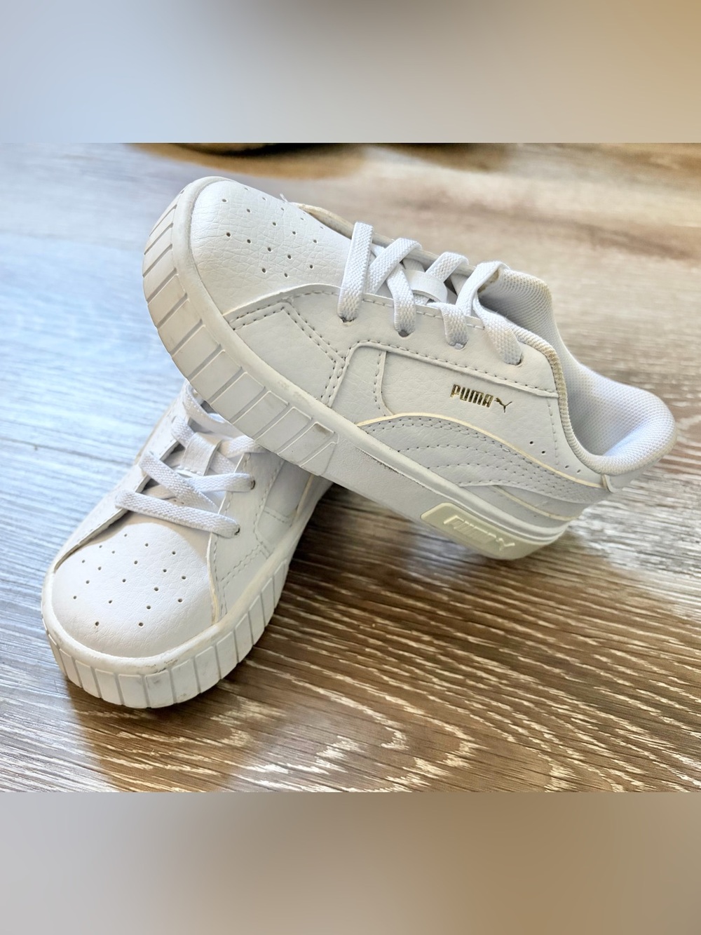Unisex White Puma Kids Shoes - 9C
